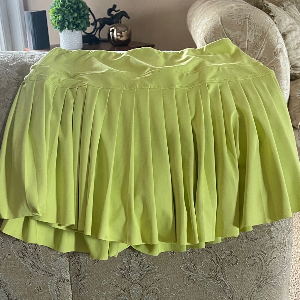 Kyodan Neon highlighter yellow/green Pleated tennis or pickleball skort medium